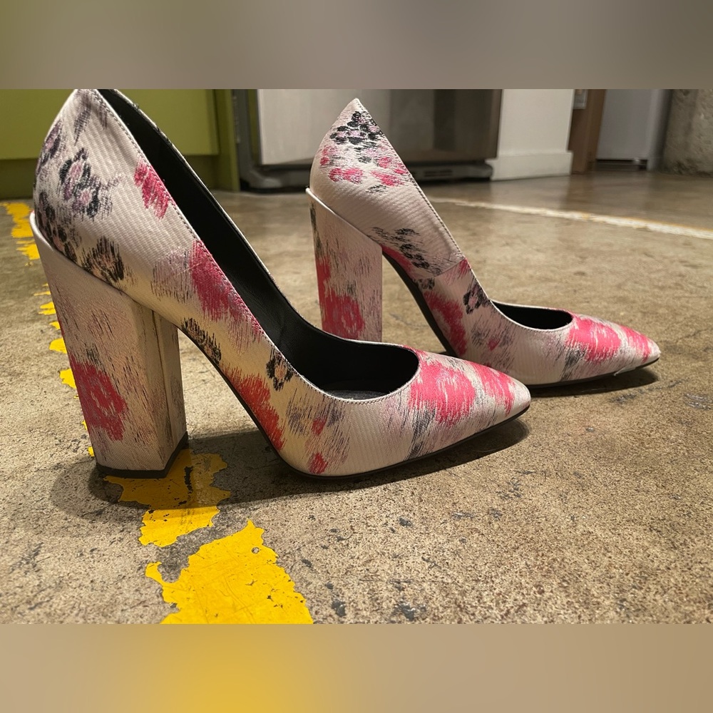 GIAMBATTISTA VALLI PUMPS SIZE 39